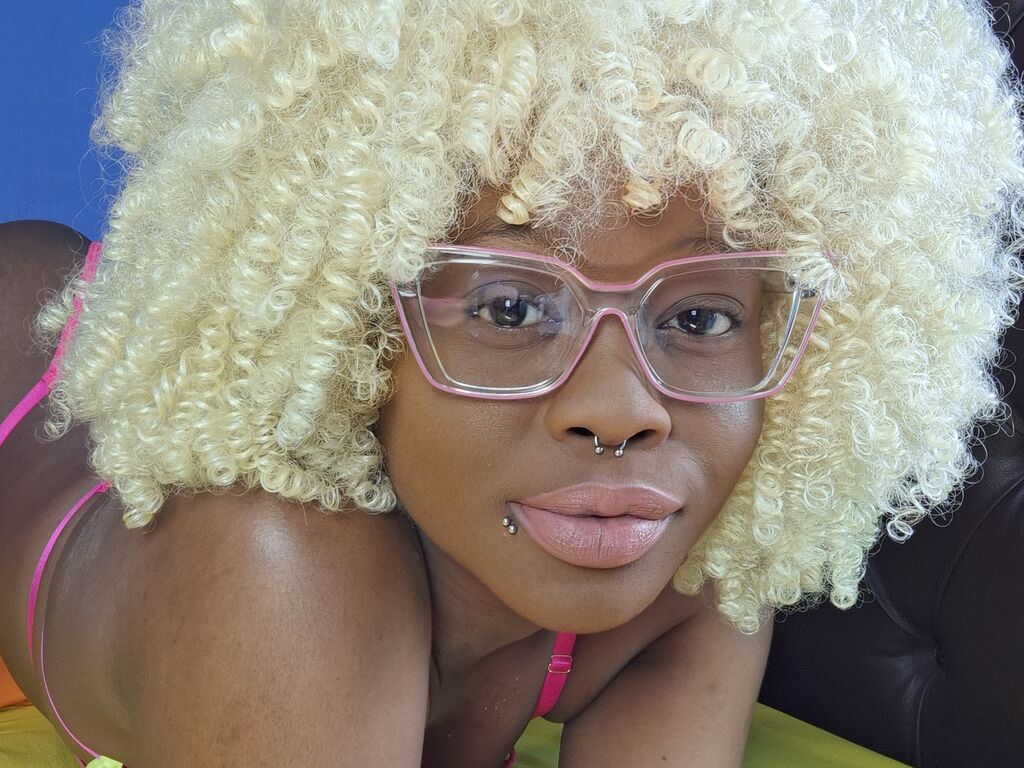 AkeliaHampson's Webcam 